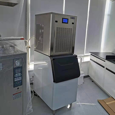 200公斤雪花制冰機交付上海某實驗室使用