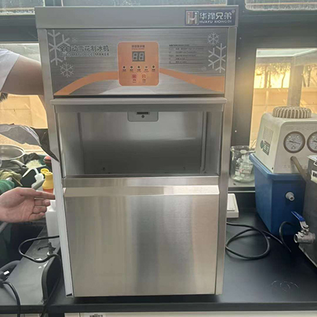 XD-40公斤雪花制冰機交付鄭州某大學