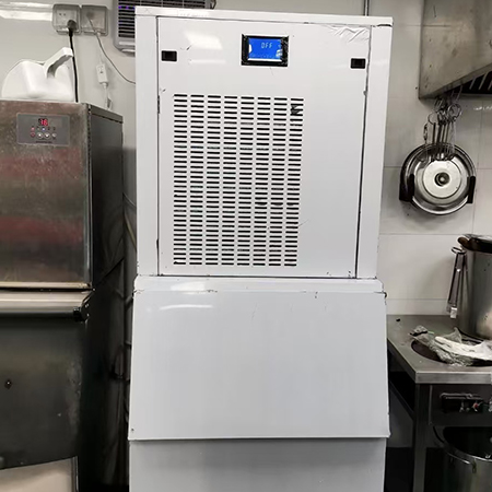 300公斤雪花制冰機交付四川眉山某火鍋店