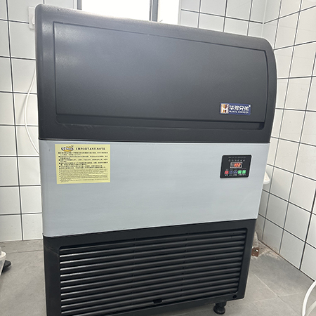 80公斤方塊制冰機交付鄭州某烘焙店