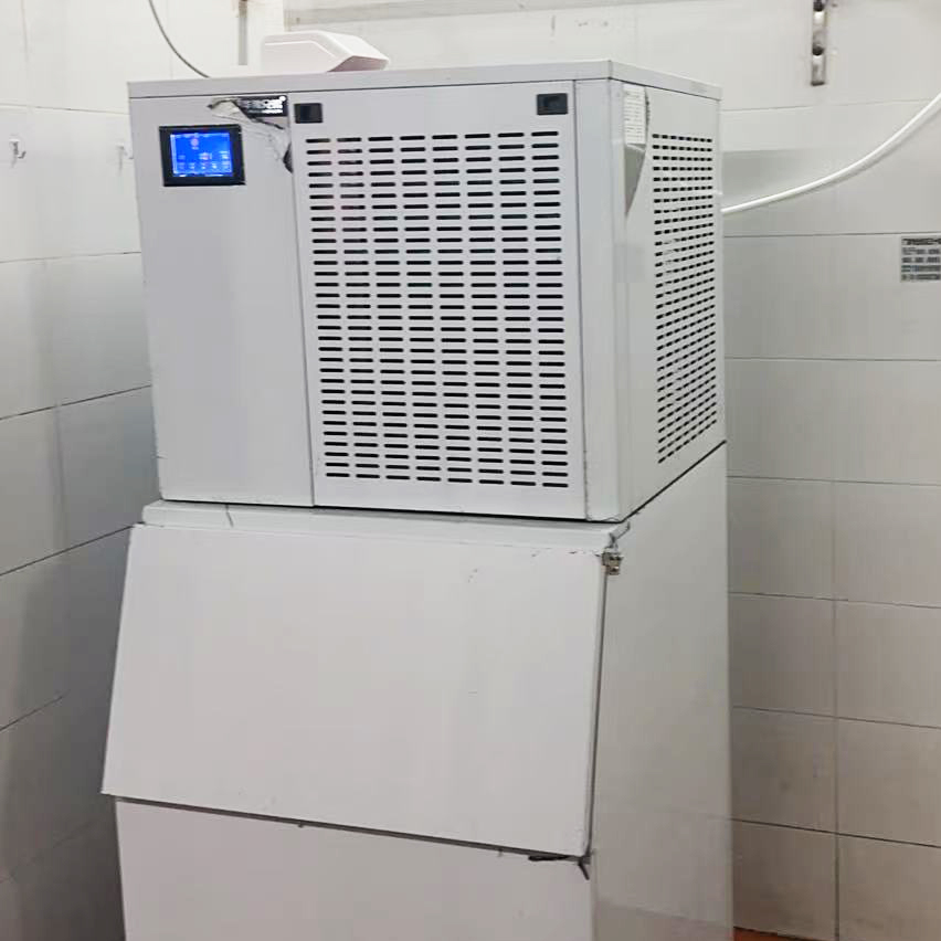 300公斤純雪花制冰機(jī)交付廣東佛山某生蠔店