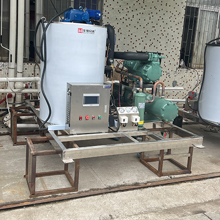 5噸水產(chǎn)海鮮運輸片冰機(jī)試機(jī)現(xiàn)場