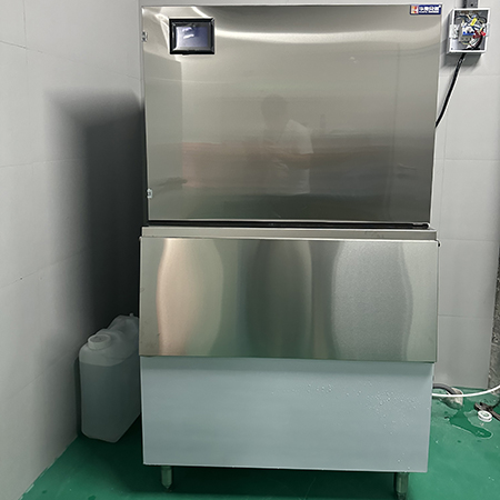 1噸片冰機外罩款交付某連鎖超市鄭州店